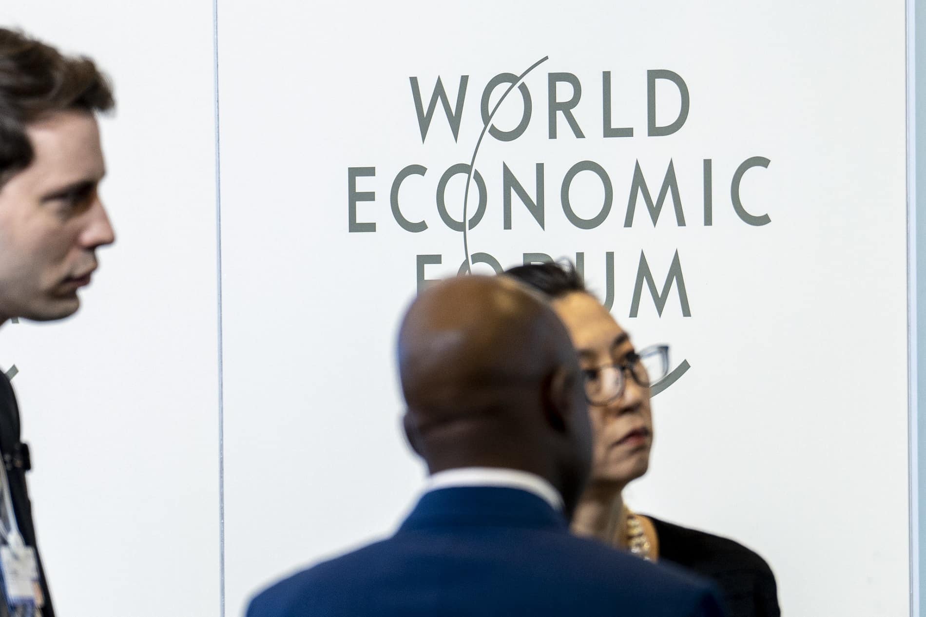 Fórum Econômico Mundial recomenda regulação global das criptomoedas
