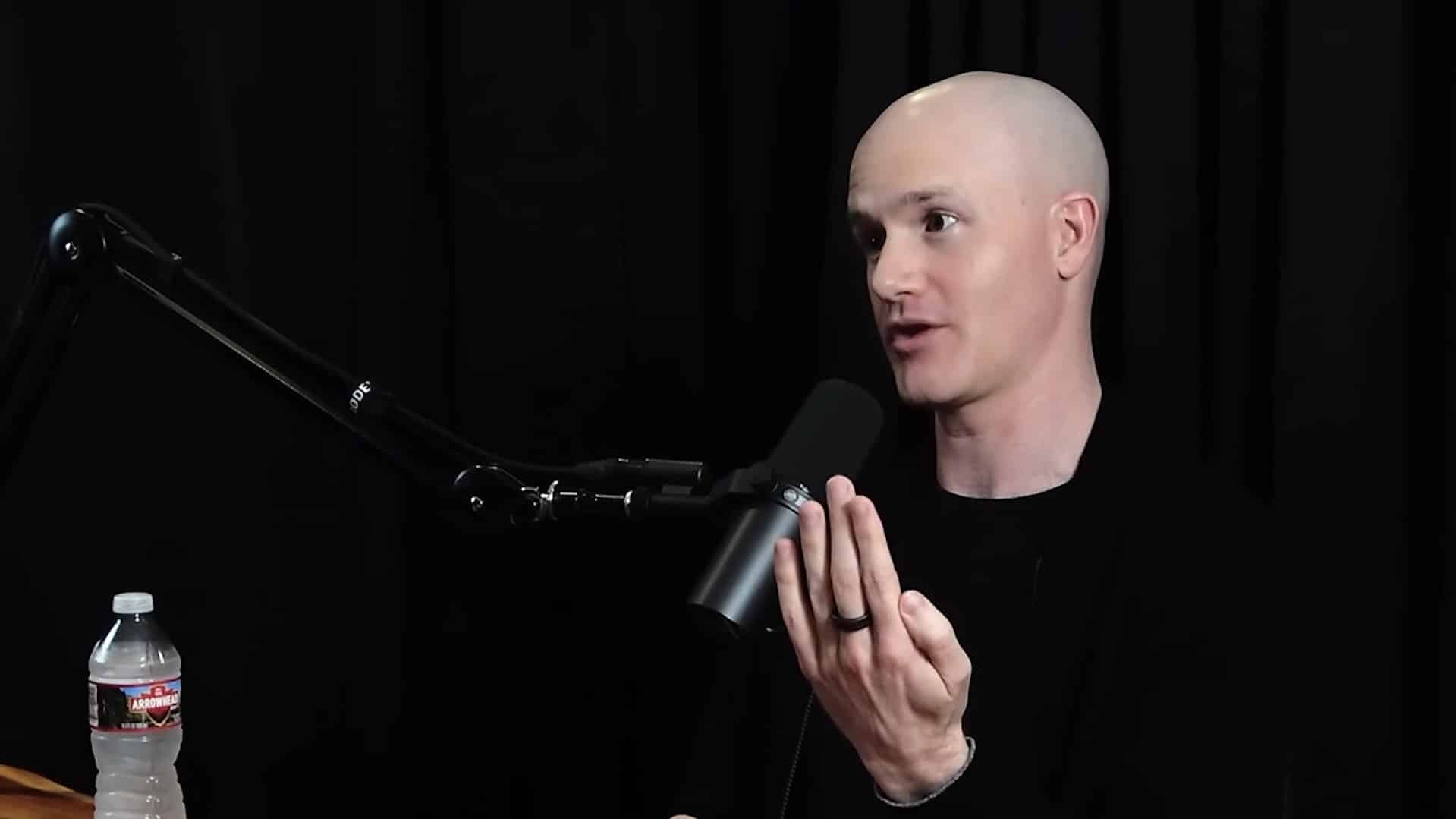 Memecoin inspirada em careca de CEO dispara 40.000% após ser lançada na Coinbase