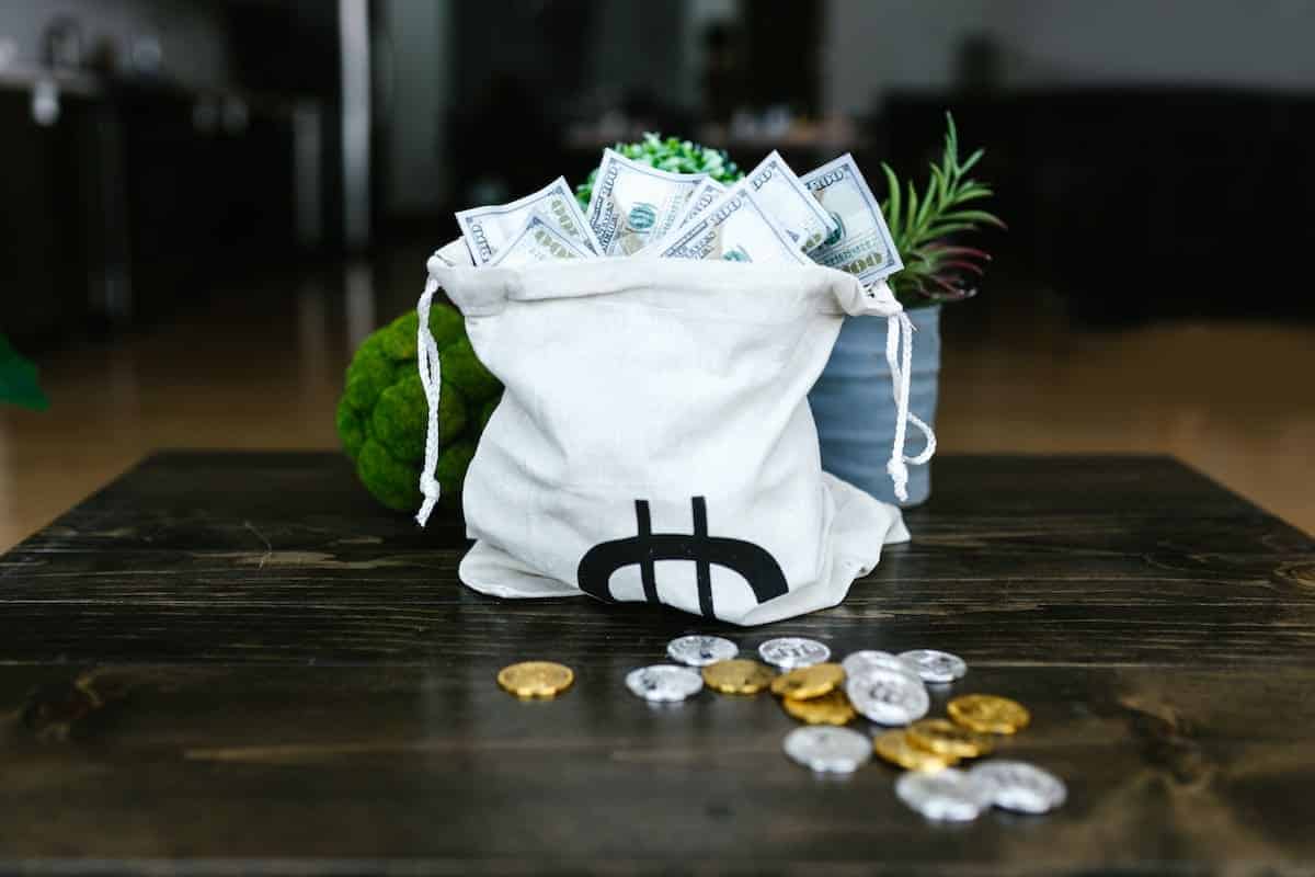Criptomoeda sobe 570.000% após anúncio do Sora, IA que gera vídeos realistas