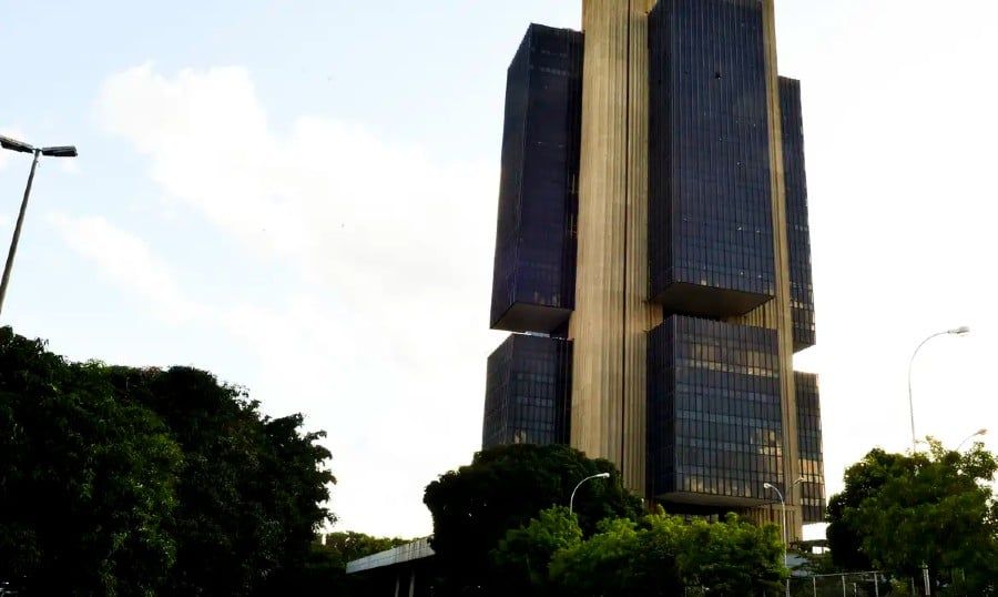 Servidores do BC marcam greve e entregam cargos de chefia