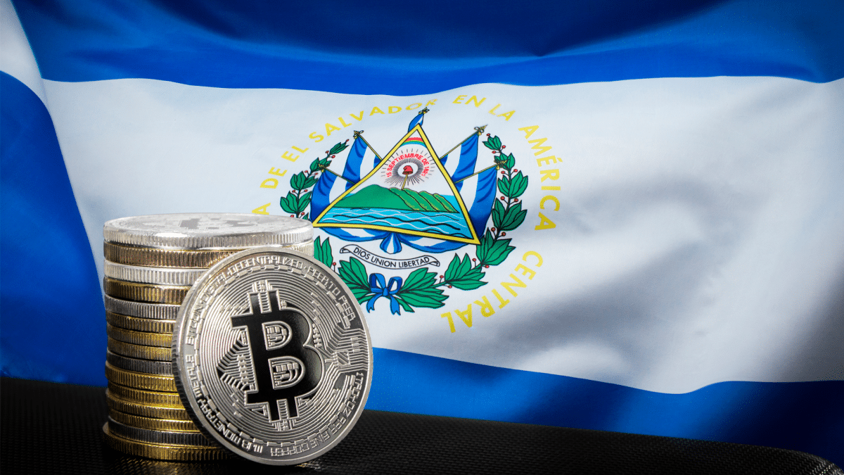 El Salvador vai ensinar Bitcoin para 80 mil funcionários públicos