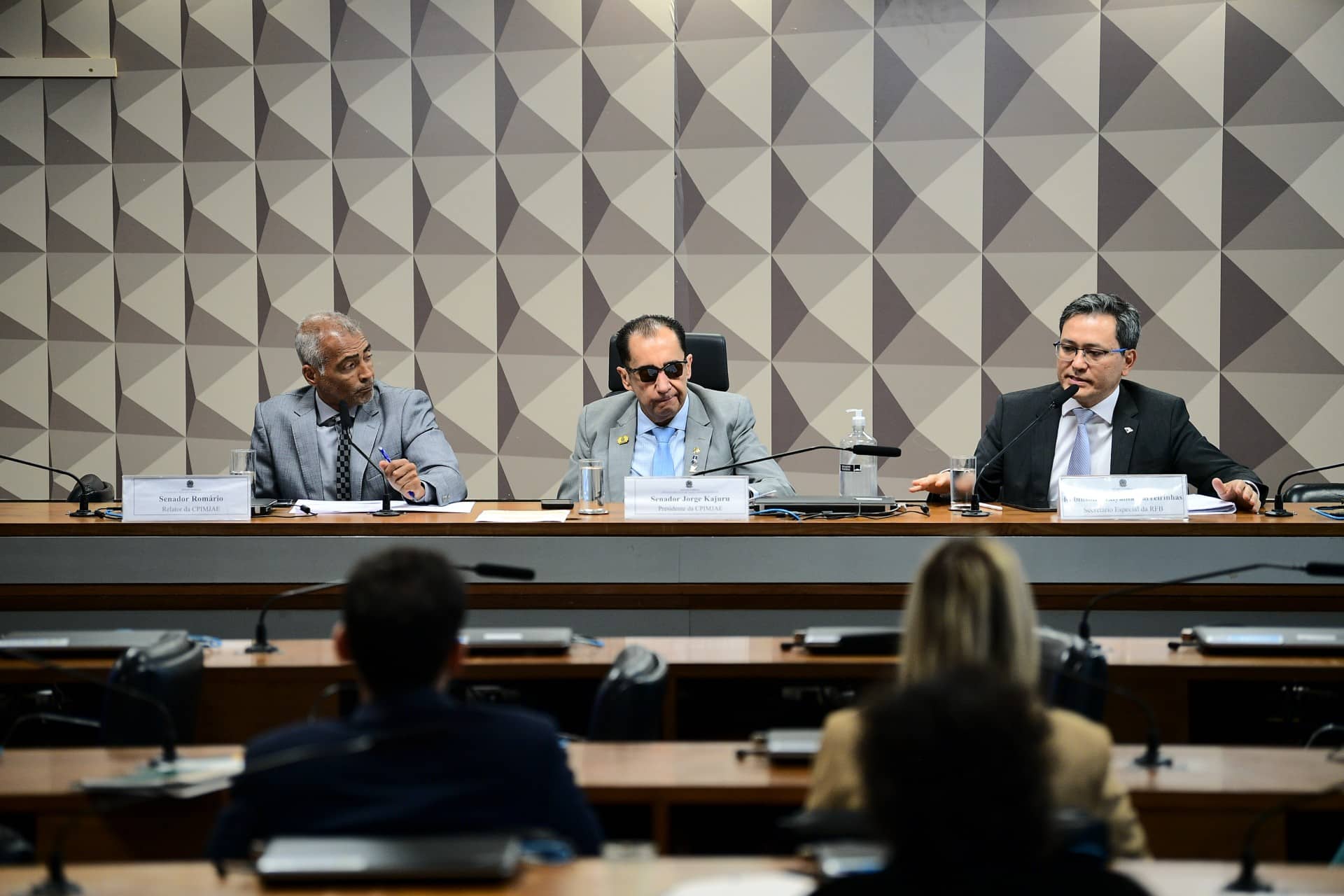 Secretário da Receita diz ter dúvidas sobre tributar corretoras estrangeiras de criptomoedas
