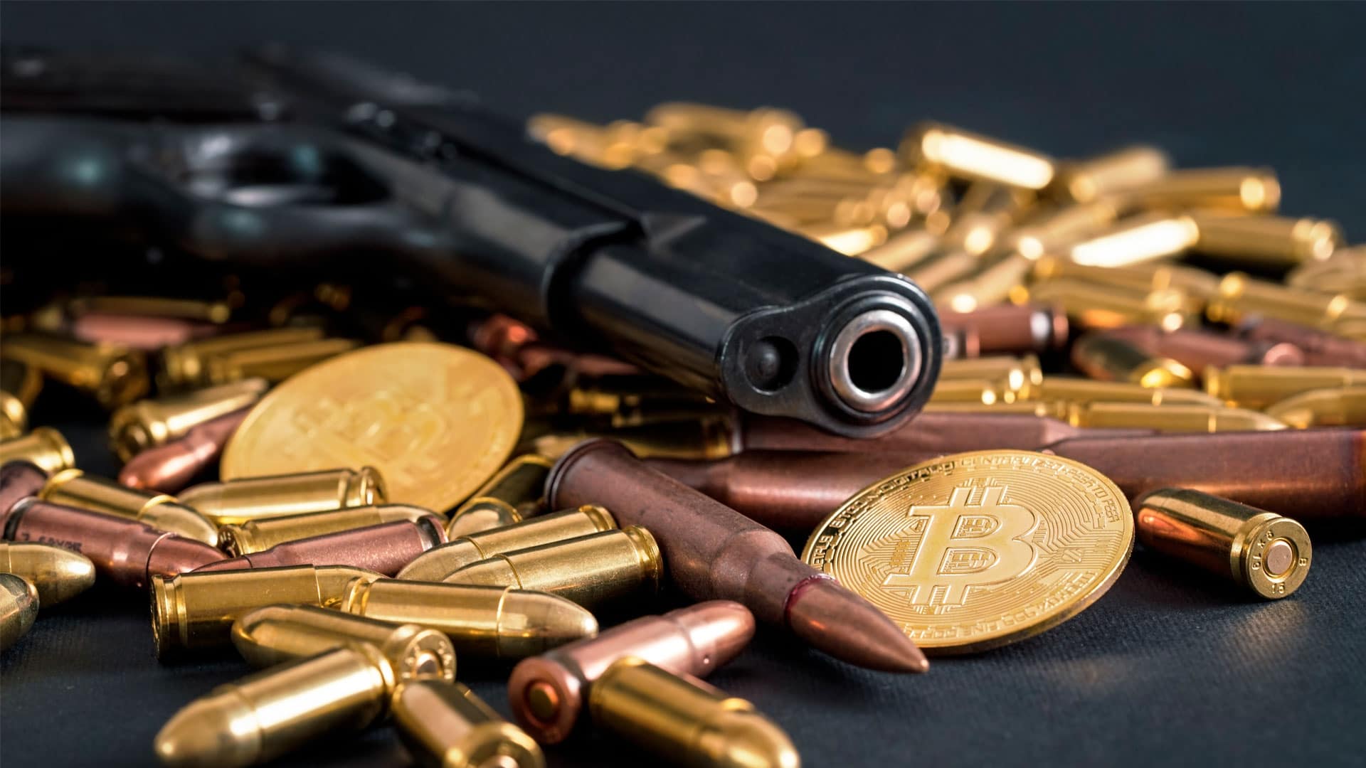 Sob mira de arma, CEO é obrigado a transferir milhões em criptomoedas