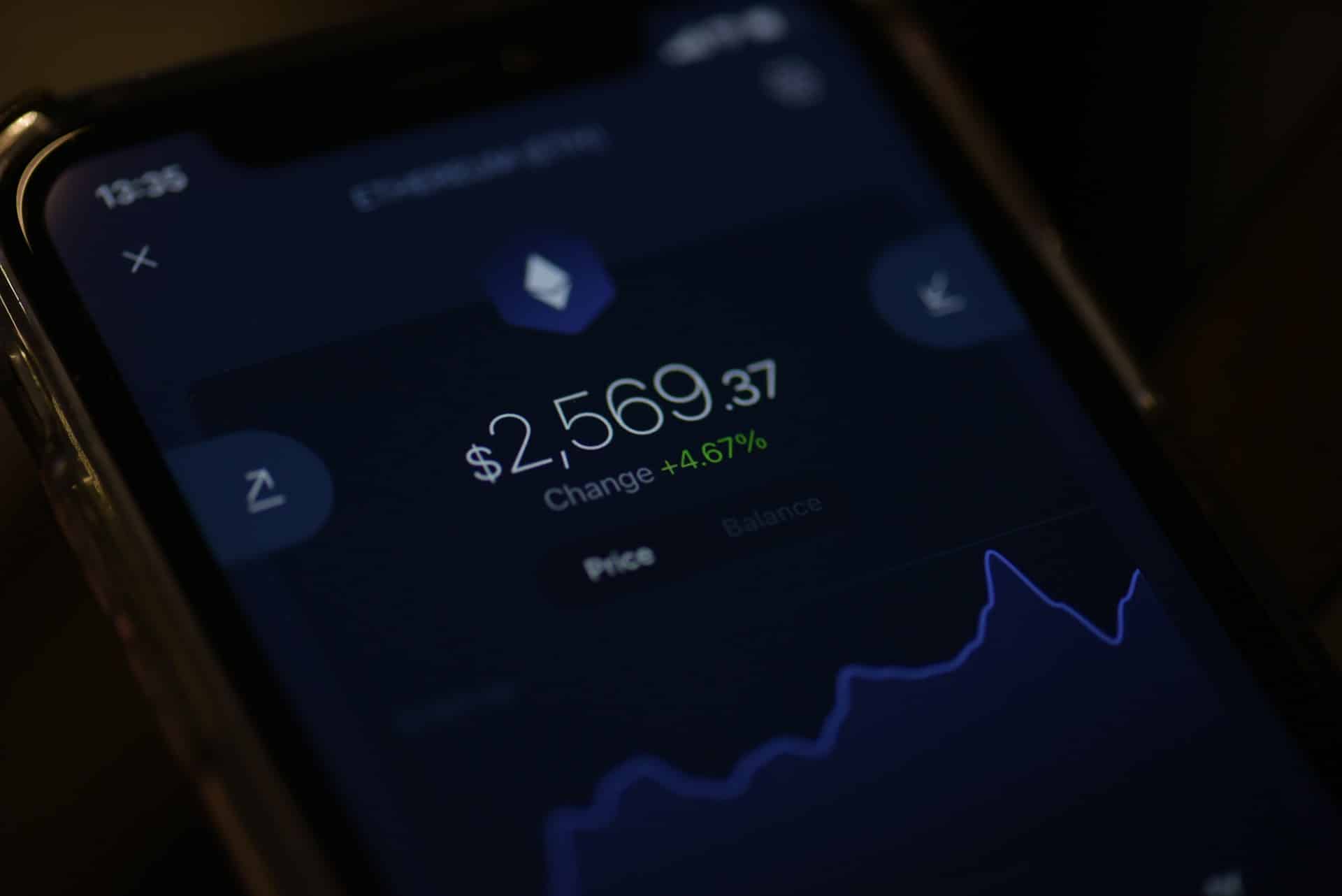 Altcoins sob pressão: Bitcoin e dominância testam suportes críticos