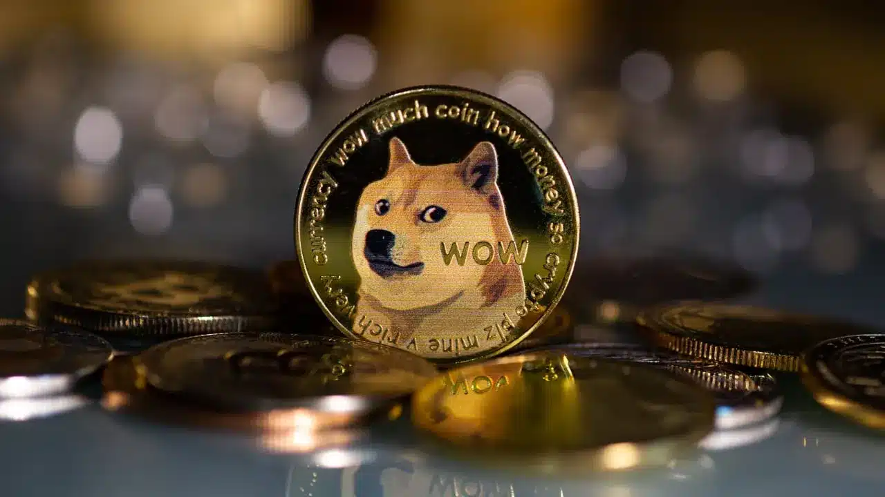 Coeptis Therapeutics anuncia fusão para se tornar maior mineradora de Dogecoin e ações despencam 40%