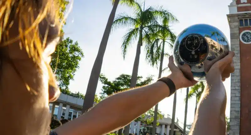 World é suspensa na Indonésia por possíveis violações regulatórias